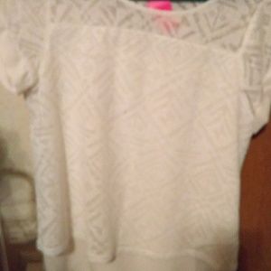 NWT Solid white top w/ 2  layers look at bottom